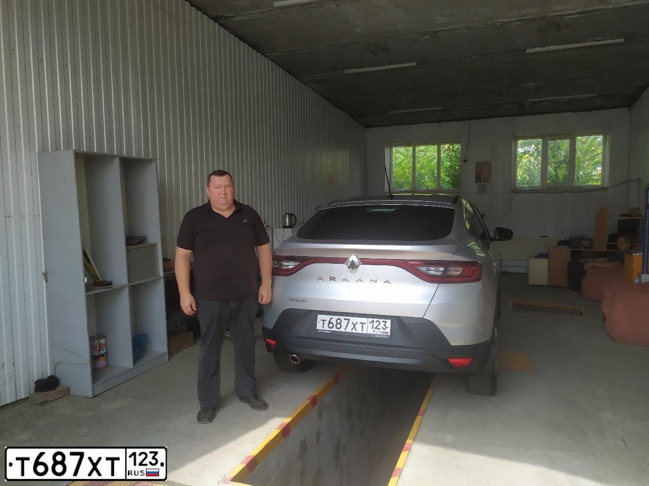 Фото автомобиля RENAULT ARKANA, 2019 — госномер Т687ХТ123. Цвет: СВЕТЛО-СЕРЫЙ