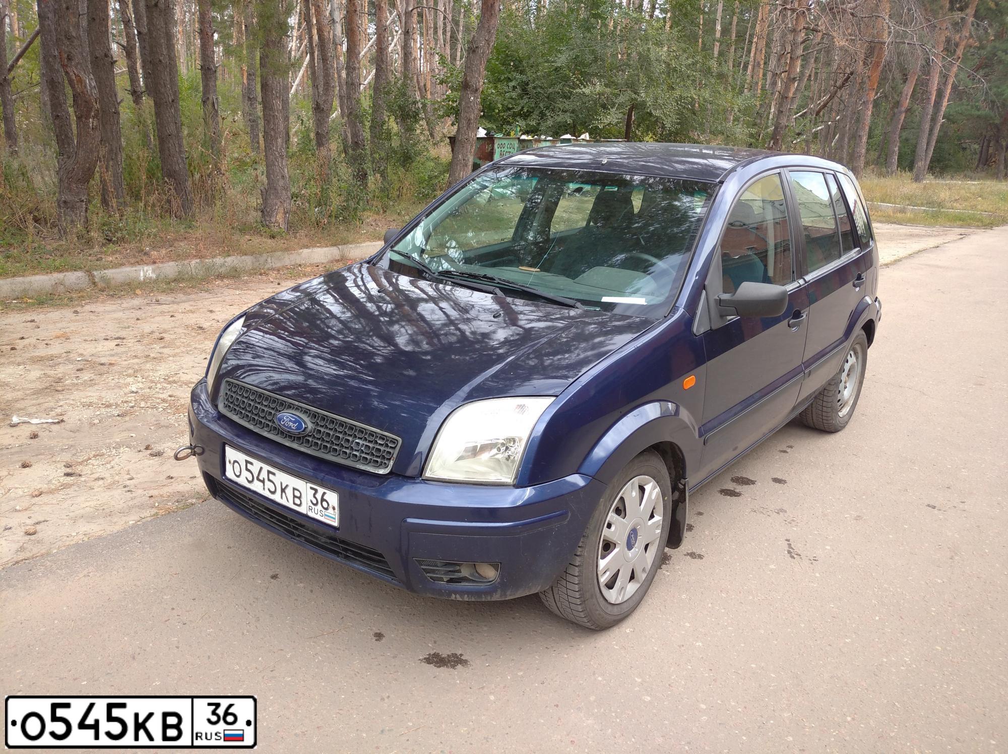 Фото автомобиля FORD FUSION, 2004 — госномер О545КВ36. Цвет: Темно-синий