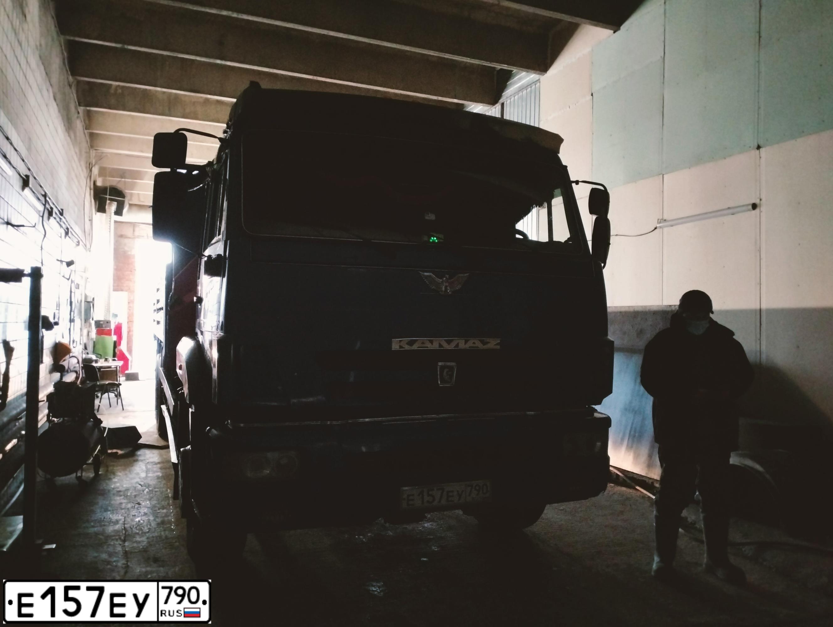 Фото автомобиля KAMAZ 65117 /6X4/, 2013 — госномер Е157ЕУ790. Цвет: синий