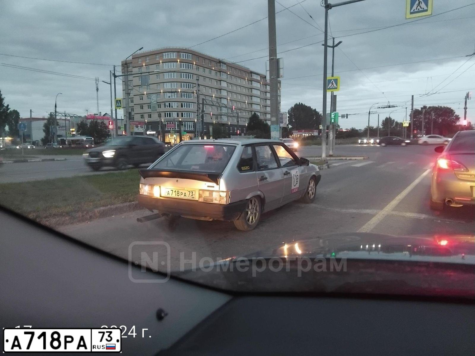 Фото автомобиля LADA 2109 SAMARA, 2002 — госномер А718РА73. Цвет: СВЕТЛО-СЕРЕБРИСТЫЙ  МЕТАЛЛИК