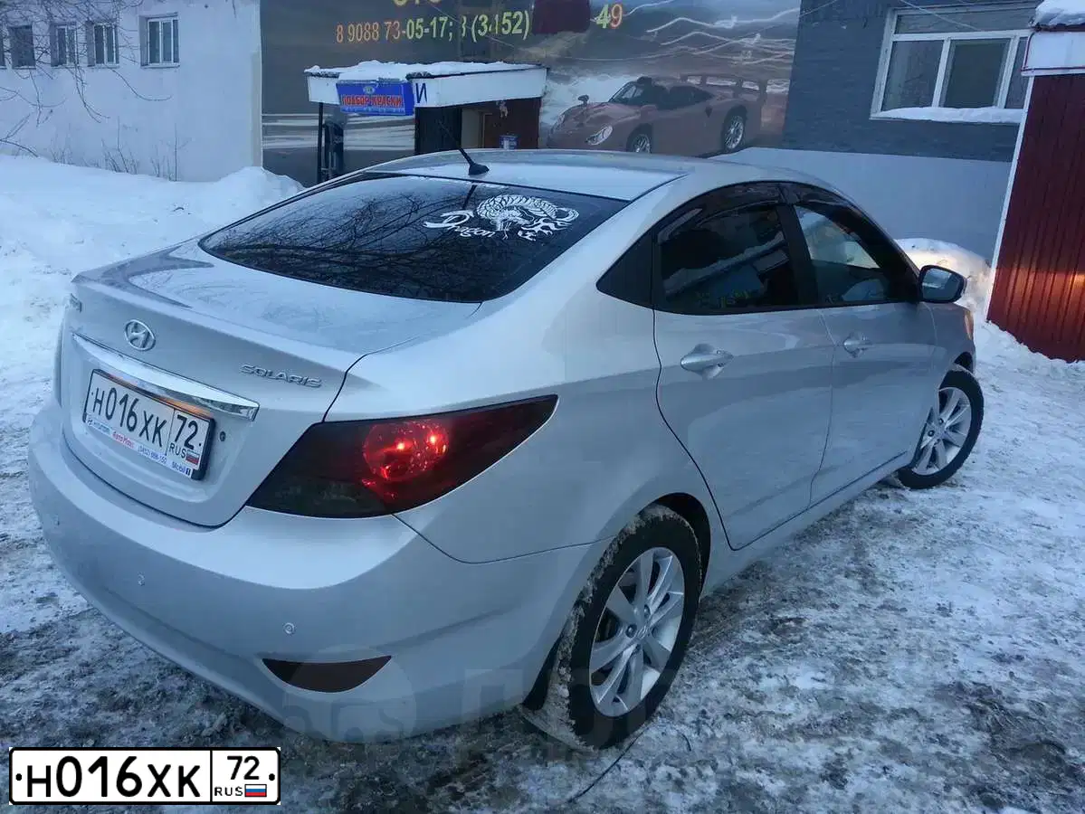 Фото автомобиля HYUNDAI SOLARIS, 2011 — госномер Н016ХК72. Цвет: серебристый