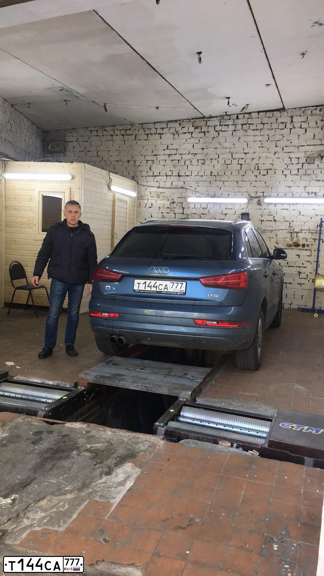 Фото автомобиля AUDI Q3, 2015 — госномер Т144СА777. Цвет: СЕРО-СИНИЙ
