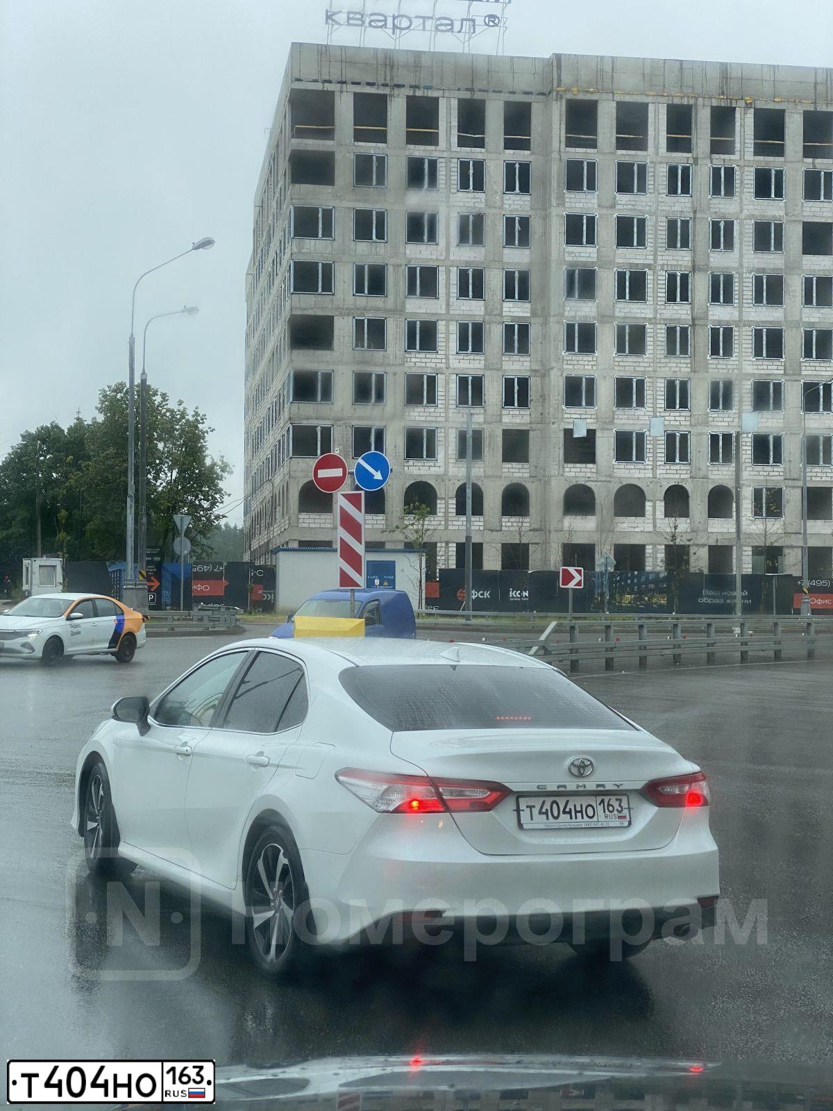 Фото автомобиля TOYOTA CAMRY, 2013 — госномер В549АТ977. Цвет: ЧЕРНЫЙ