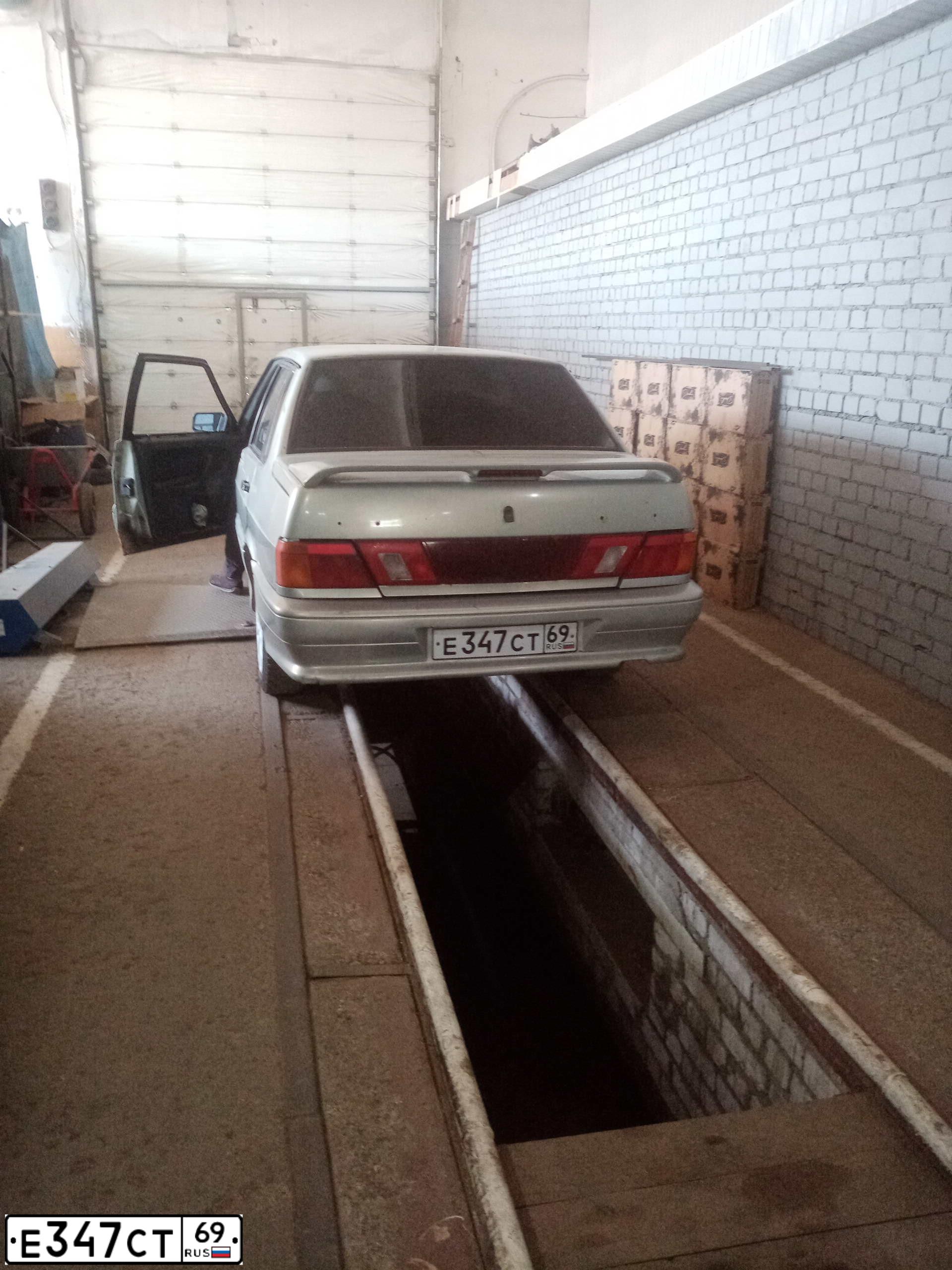 Фото автомобиля LADA 2115 SAMARA, 2002 — госномер Е347СТ69. Цвет: СЕРЕБРИСТ ЖЕЛТО-ЗЕЛЕНЫЙ