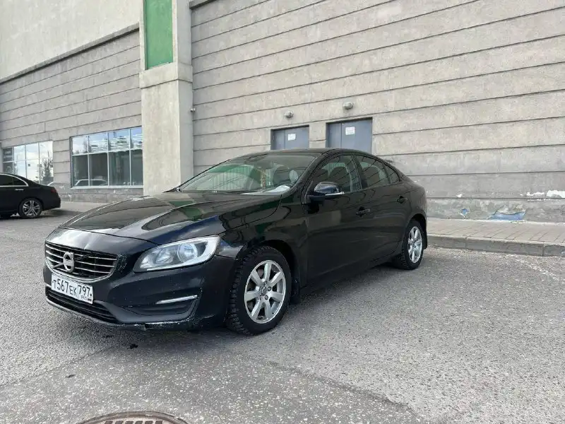Фото автомобиля VOLVO S60, 2013 — госномер Т567ЕК797. Цвет: ЧЕРНЫЙ