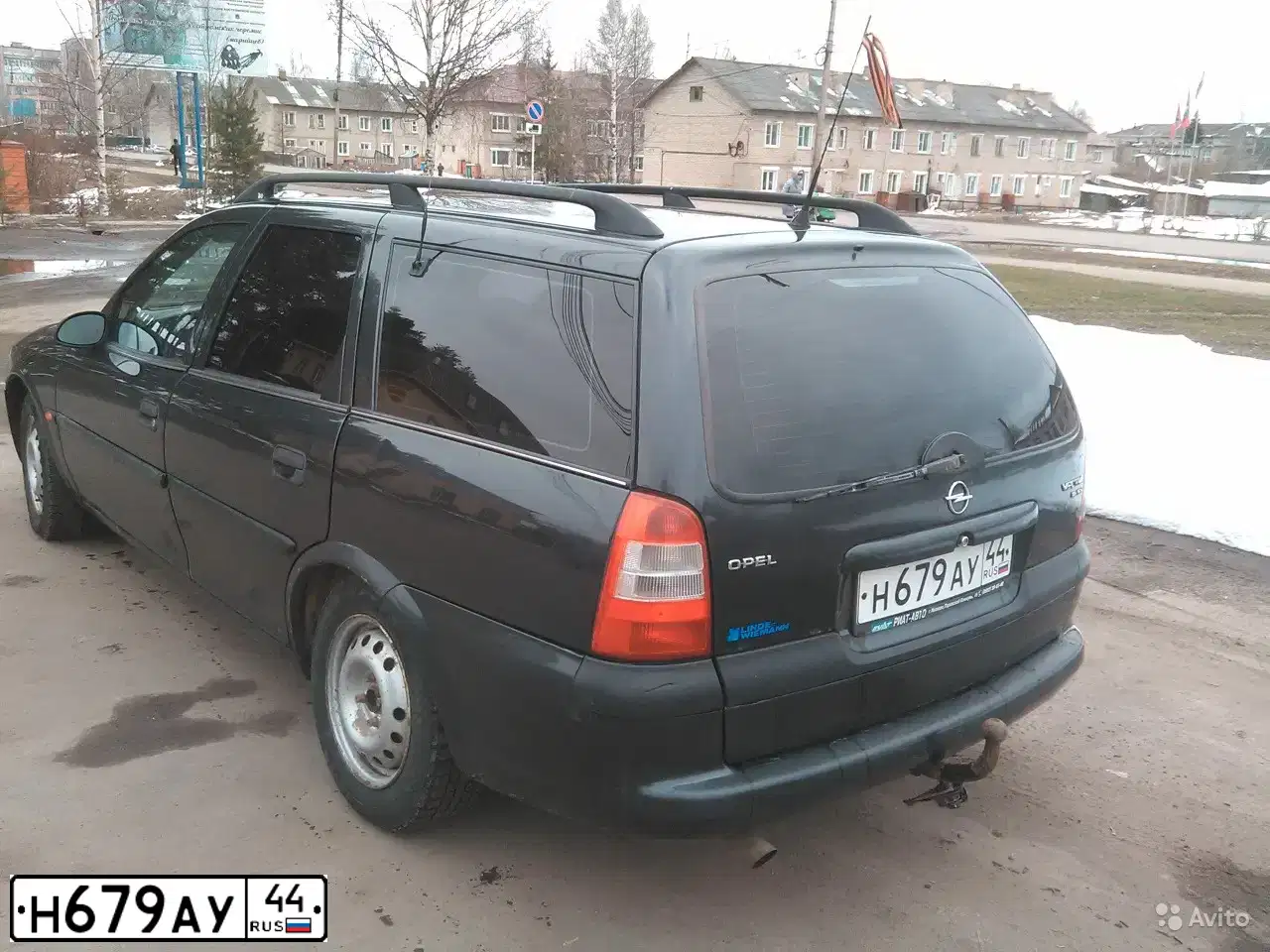 Фото автомобиля OPEL VECTRA, 1997 — госномер К175НК35. Цвет: ЧЕРНЫЙ