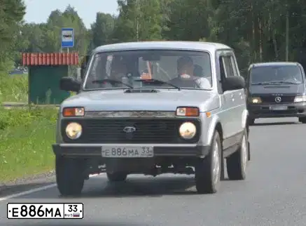 Фото автомобиля VAZ LADA 213100, 2012 — госномер Е886МА33. Цвет: СЕРЕБРИСТЫЙ