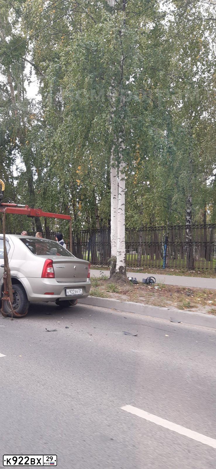 Фото автомобиля RENAULT LOGAN, 2011 — госномер О325КУ29. Цвет: БЕЖЕВЫЙ