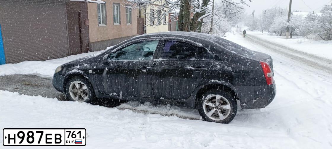 Фото автомобиля NISSAN PRIMERA, 2006 — госномер Р001ЕЕ01. Цвет: ЧЕРНЫЙ