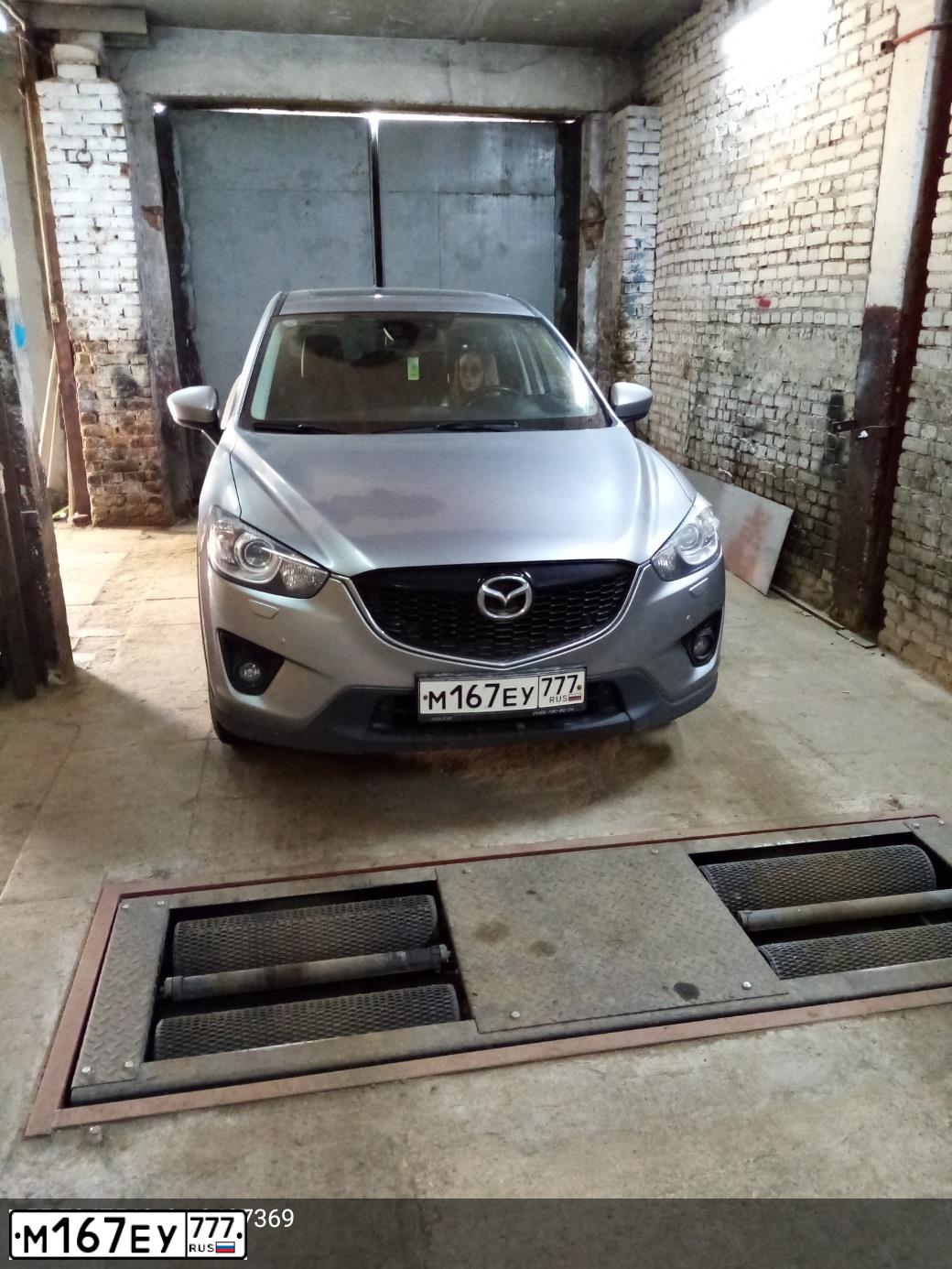 Фото автомобиля MAZDA CX-5, 2014 — госномер М167ЕУ777. Цвет: СЕРЫЙ