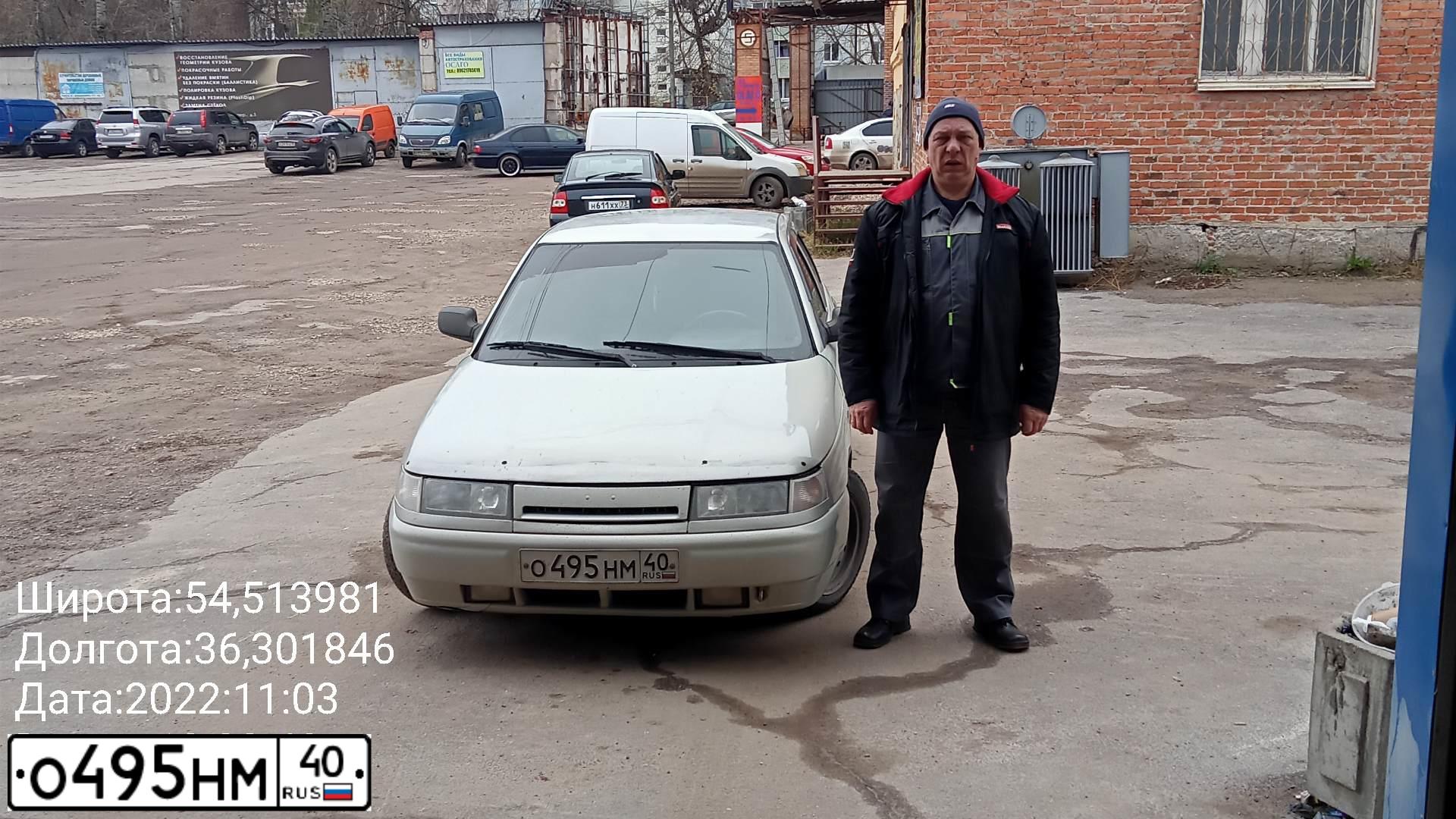 Фото автомобиля LADA 2112, 2005 — госномер Р943ОТ40. Цвет: МОЛОЧНО-БЕЛЫЙ СЕРЕБРИСТЫЙ