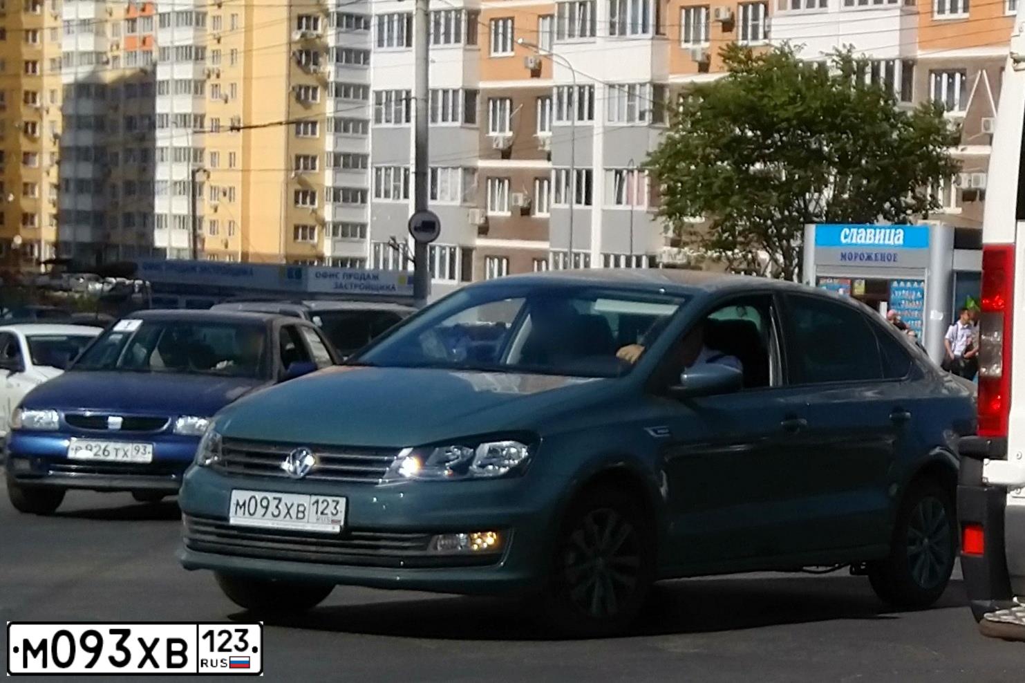 Фото автомобиля VOLKSWAGEN POLO, 2019 — госномер Т687УМ193. Цвет: СЕРО-СИНИЙ
