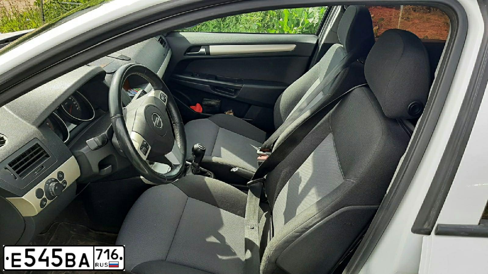 Фото автомобиля OPEL ASTRA, 2008 — госномер М280ОТ116. Цвет: Белый