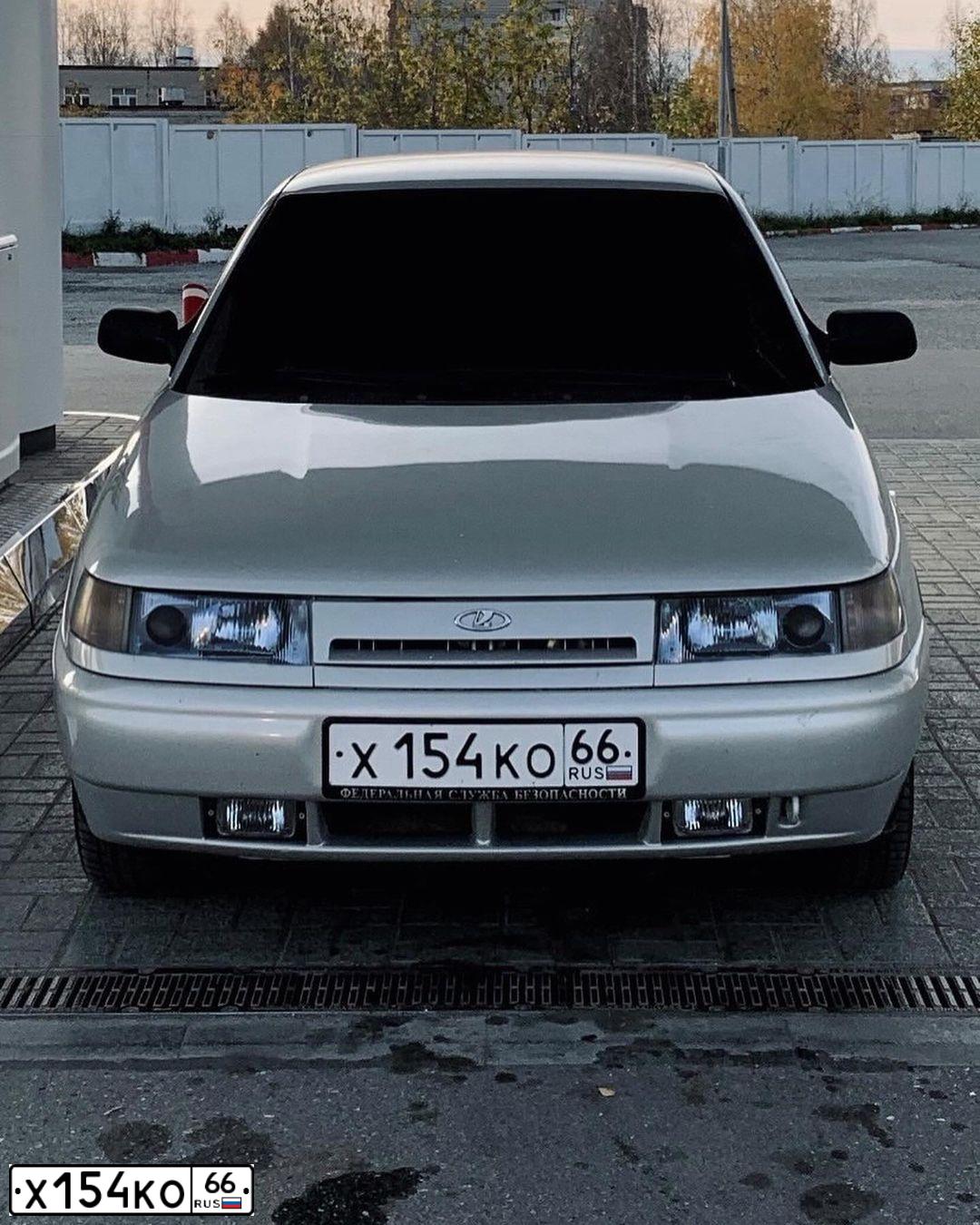 Фото автомобиля LADA 2110 LADA, 2005 — госномер Х154КО66. Цвет: СВЕТЛО-СЕРЫЙ
