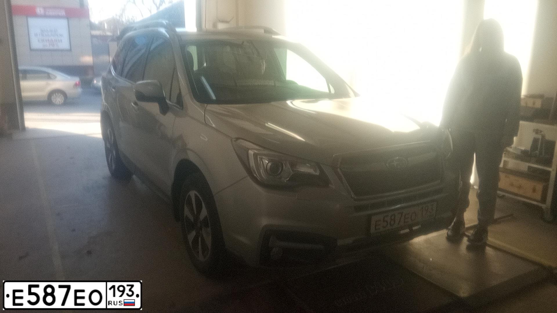 Фото автомобиля SUBARU FORESTER, 2017 — госномер А442НР761. Цвет: СЕРЕБРИСТЫЙ