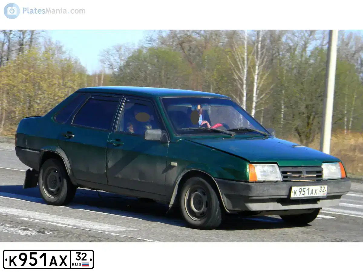 Фото автомобиля LADA 2109 SAMARA, 2000 — госномер К951АК32. Цвет: ЯРКО-ЗЕЛЕНЫЙ