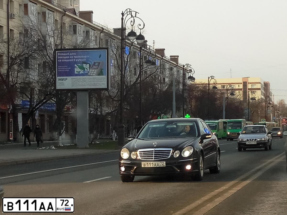 Фото автомобиля MERCEDES E-KLASSE, 2004 — госномер В111АА72. Цвет: ЧЕРНЫЙ