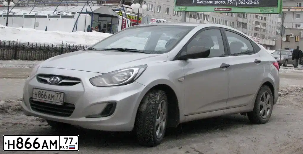 Фото автомобиля HYUNDAI SOLARIS, 2012 — госномер О747НК152. Цвет: СЕРЕБРИСТЫЙ