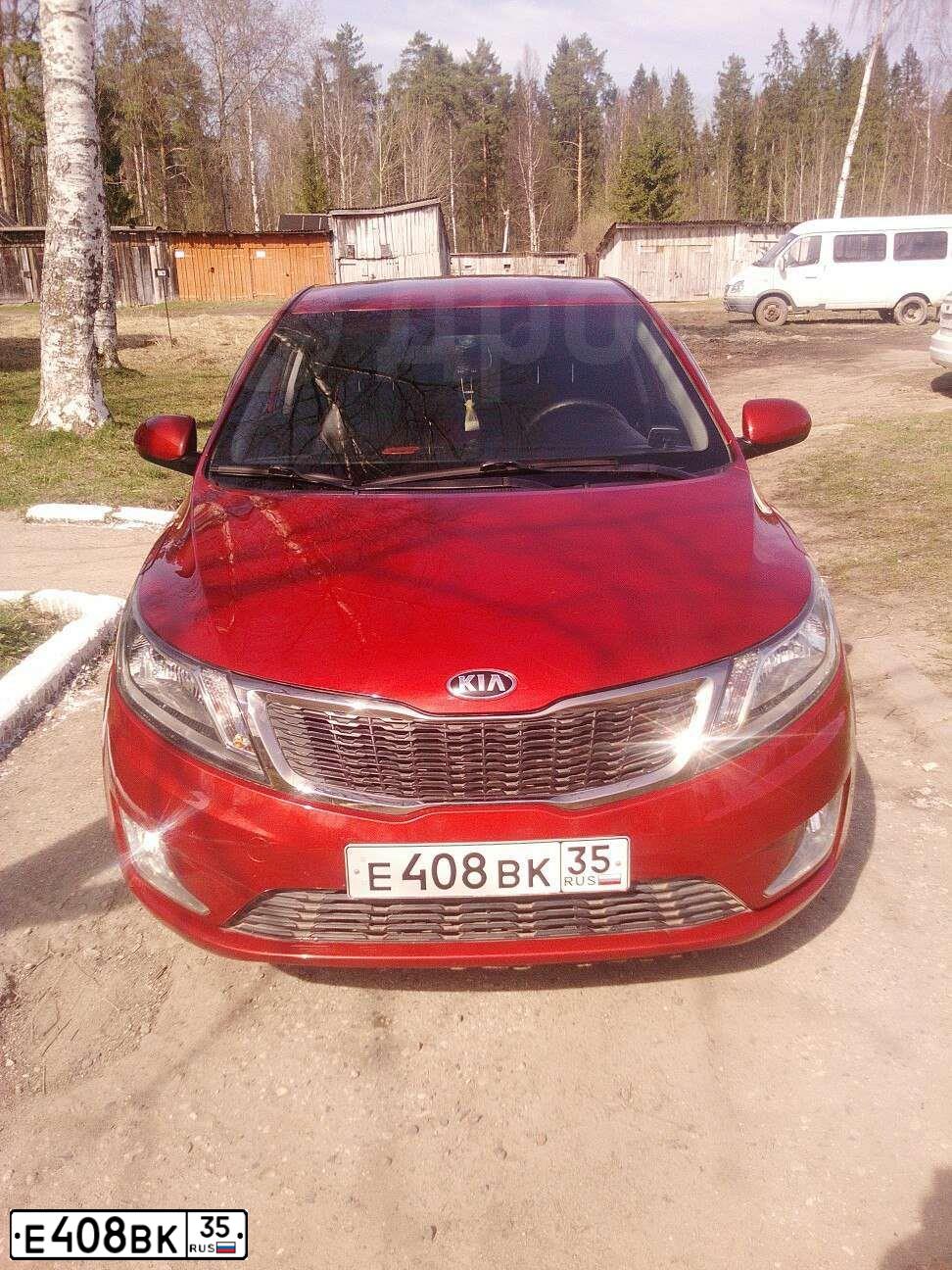 Фото автомобиля KIA RIO, 2013 — госномер Е452МО147. Цвет: КРАСНЫЙ