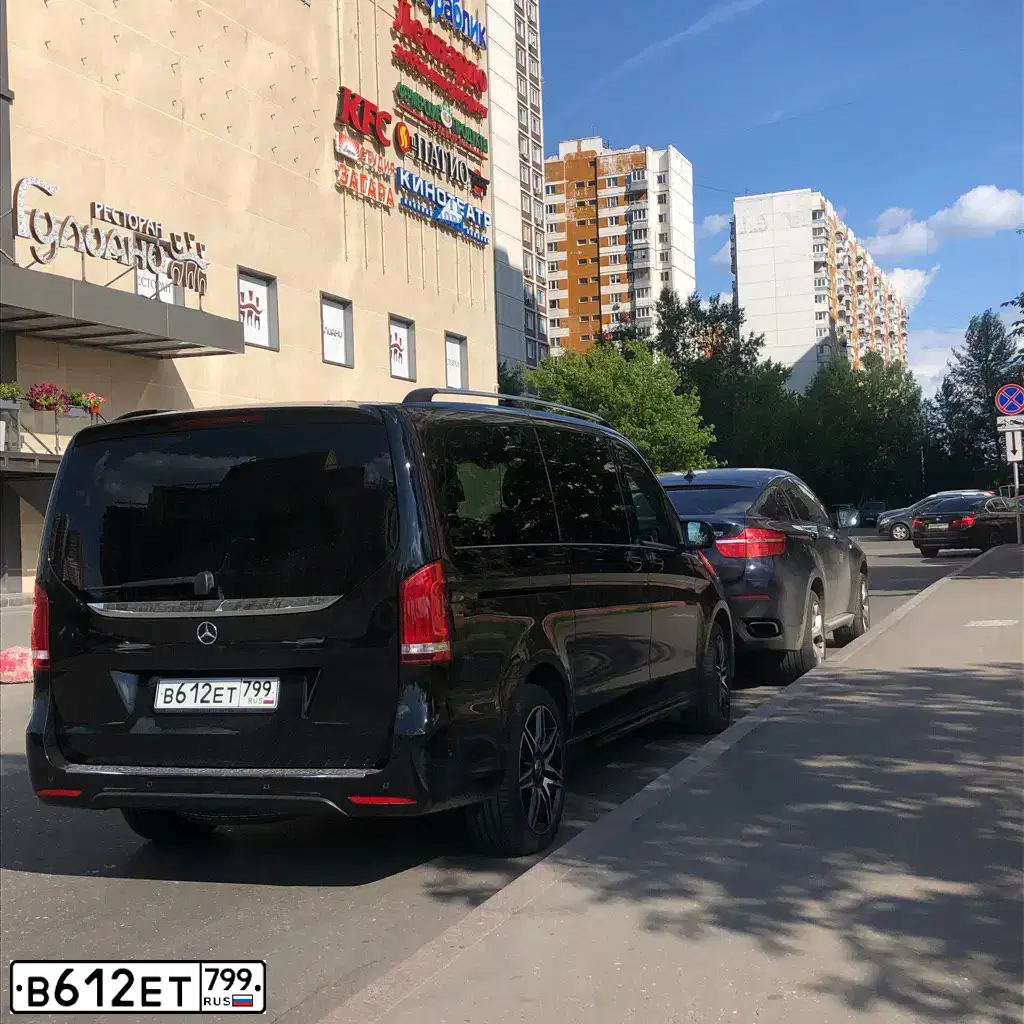 Фото автомобиля MERCEDES V-KLASSE, 2018 — госномер В612ЕТ799. Цвет: ЧЕРНЫЙ