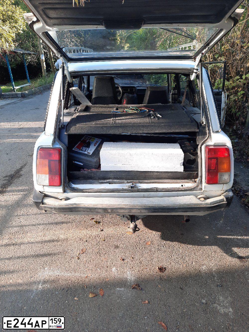 Фото автомобиля LADA 2104, 2003 — госномер Е244АР159. Цвет: ЯРКО-БЕЛЫЙ
