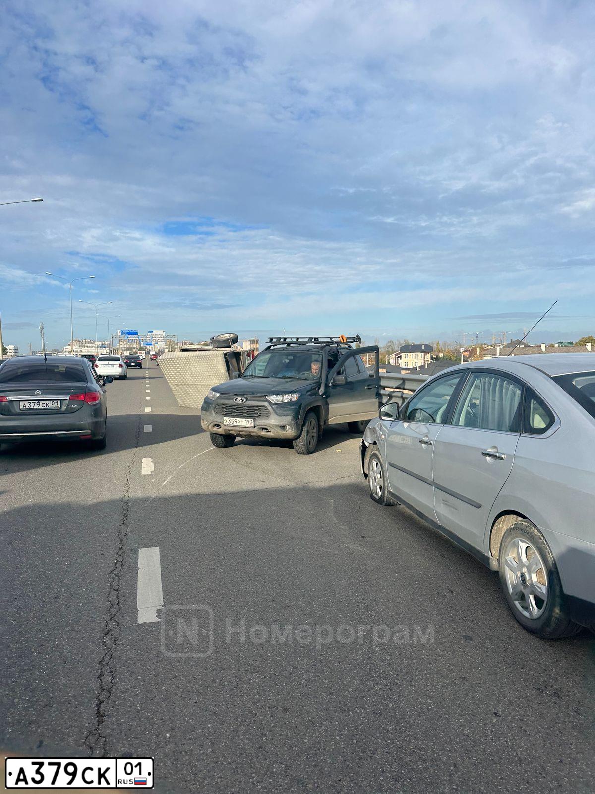 Фото автомобиля CITROEN C4, 2015 — госномер А379СК01. Цвет: СЕРЫЙ