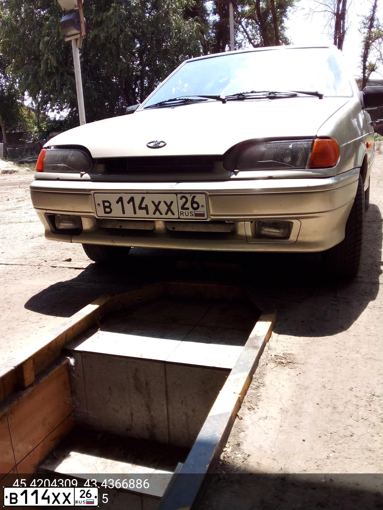 Фото автомобиля LADA 2114 SAMARA, 2005 — госномер Т530ВС05. Цвет: СЕРЕБРИСТО - БЕЖЕВЫЙ