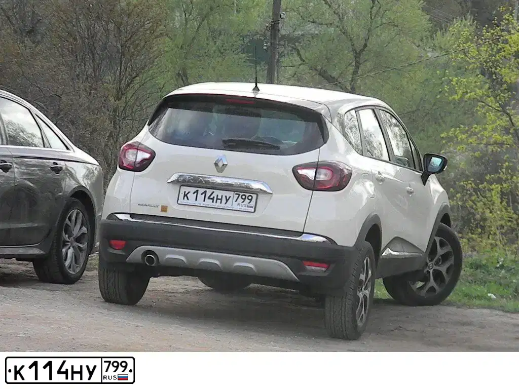 Фото автомобиля RENAULT KAPTUR, 2019 — госномер К114НУ799. Цвет: КОРИЧНЕВЫЙ
