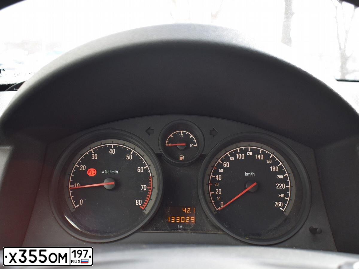 Фото автомобиля OPEL ASTRA, 2011 — госномер К433НС76. Цвет: СЕРЫЙ