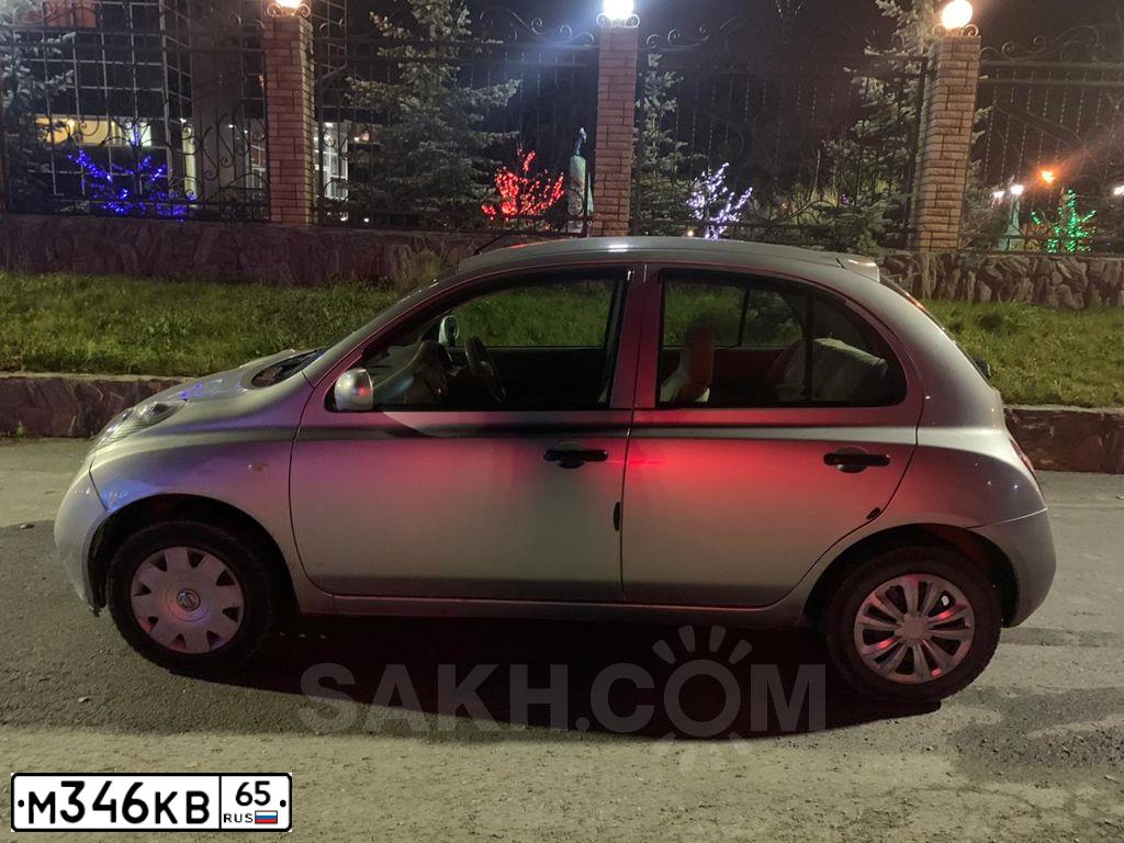 Фото автомобиля NISSAN MARCH, 2004 — госномер М346КВ65