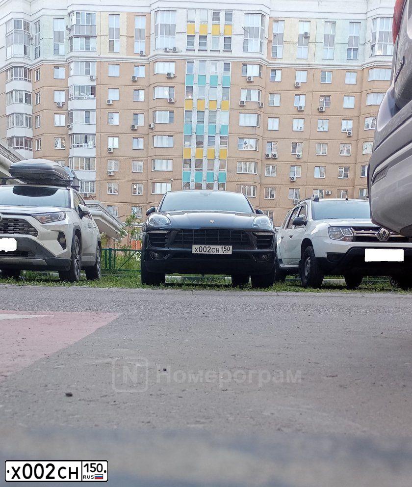 Фото автомобиля TOYOTA LANDCRUISER 200, 2008 — госномер А888ЕМ750. Цвет: Серый