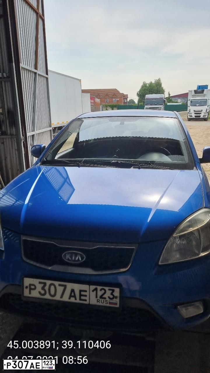 Фото автомобиля KIA RIO, 2011 — госномер Р307АЕ123. Цвет: синий
