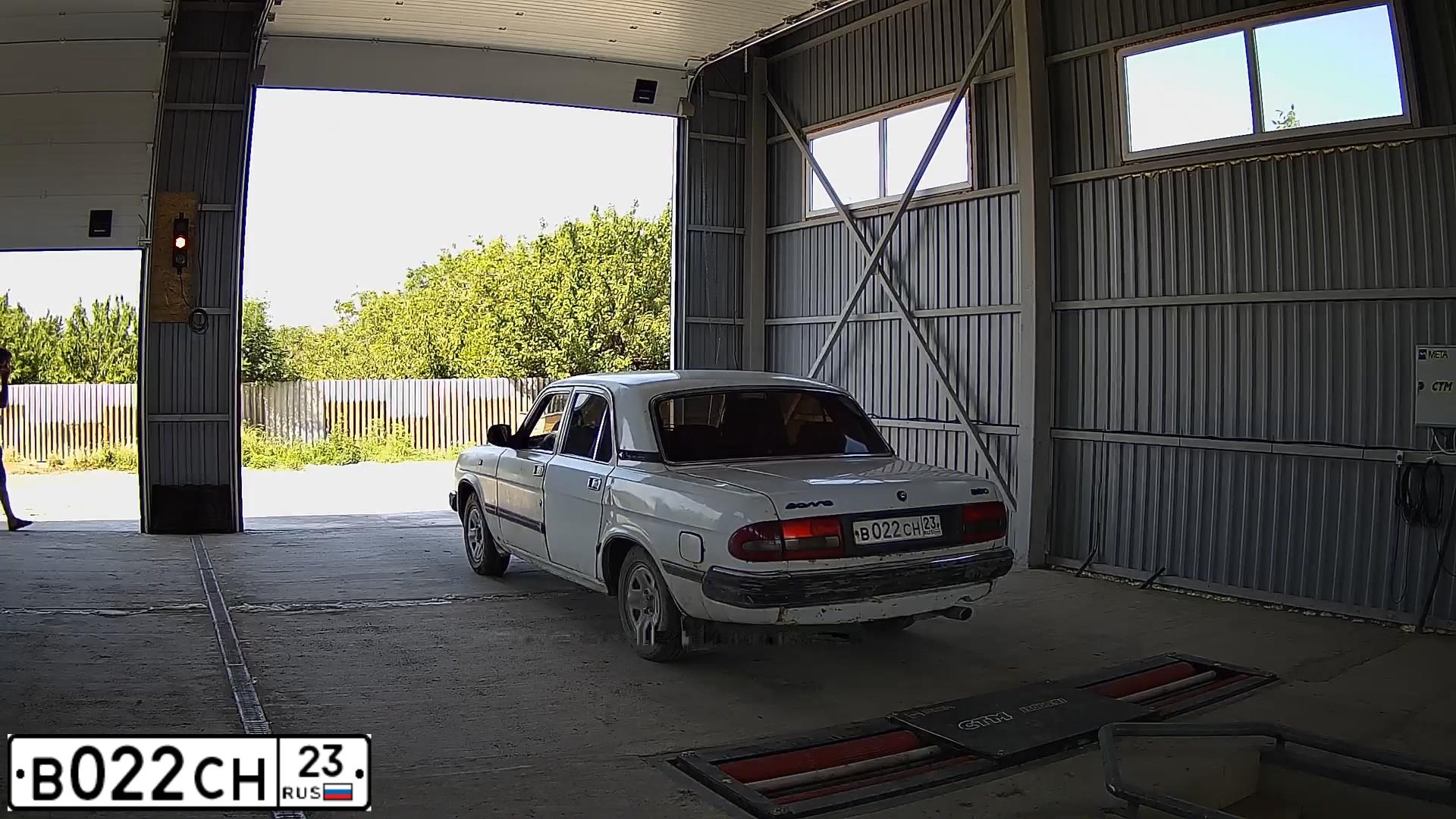 Фото автомобиля GAZ 3110 WOLGA, 1999 — госномер В022СН23. Цвет: Белый