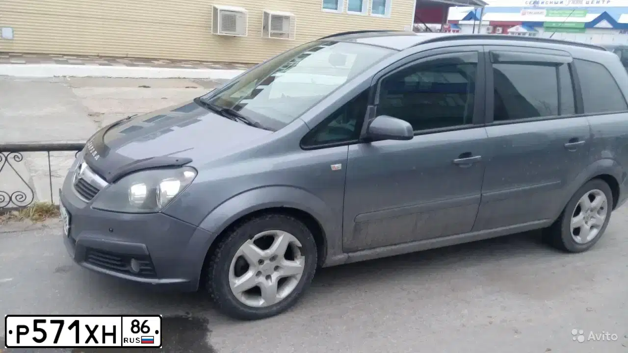 Фото автомобиля OPEL ZAFIRA, 2007 — госномер С980РЕ72. Цвет: СЕРЫЙ