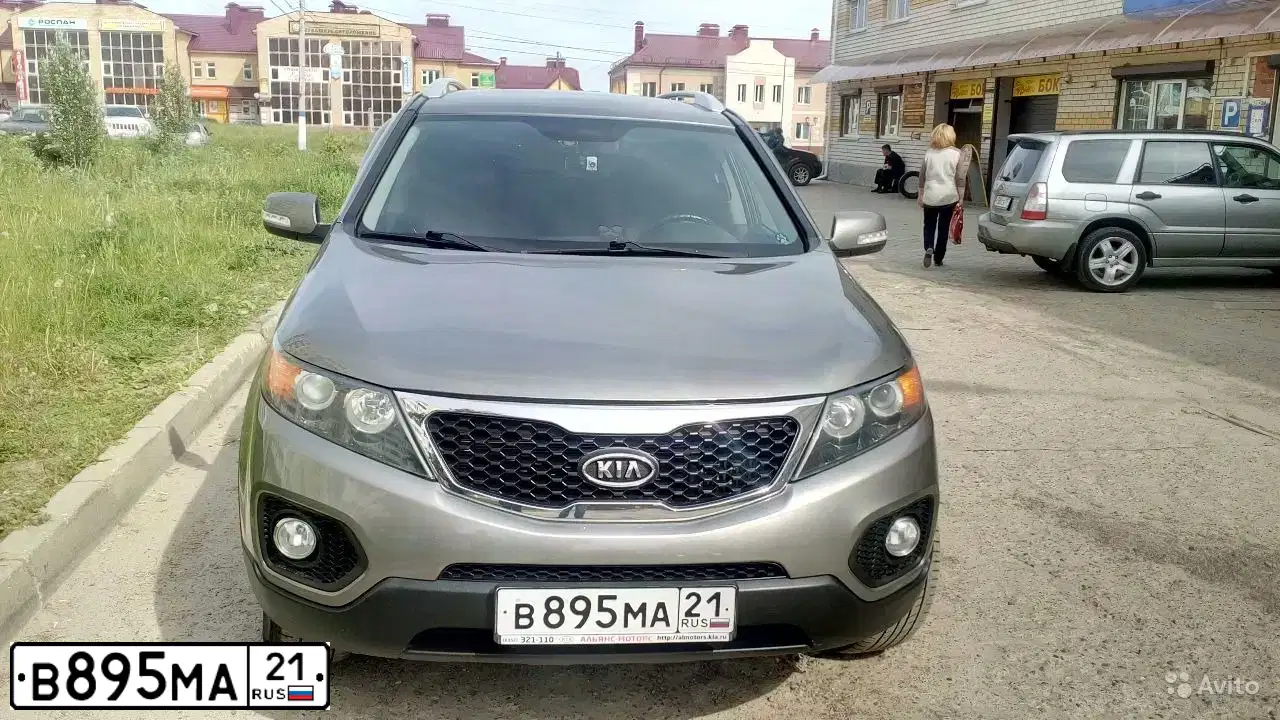 Фото автомобиля KIA SORENTO, 2011 — госномер К425ВВ12. Цвет: ПЕРЛАМУТРОВО-СЕРЕБРИСТЫЙ