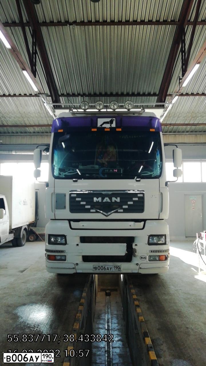 Фото автомобиля MAN TGA 18.XXX /4X2/, 2005 — госномер В006АУ190. Цвет: Белый