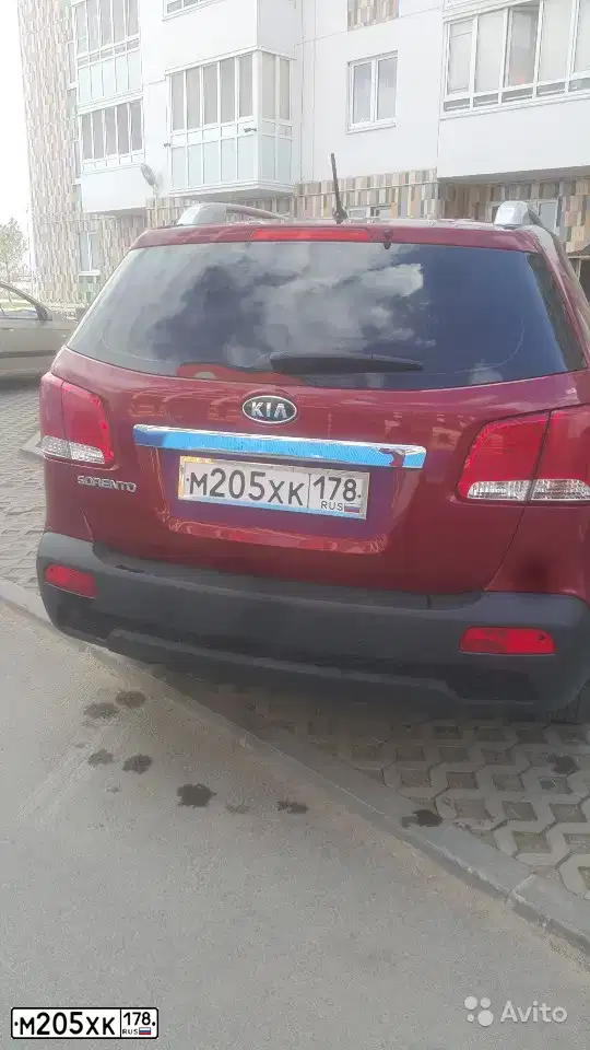 Фото автомобиля KIA SORENTO, 2012 — госномер М205ХК178. Цвет: Красный