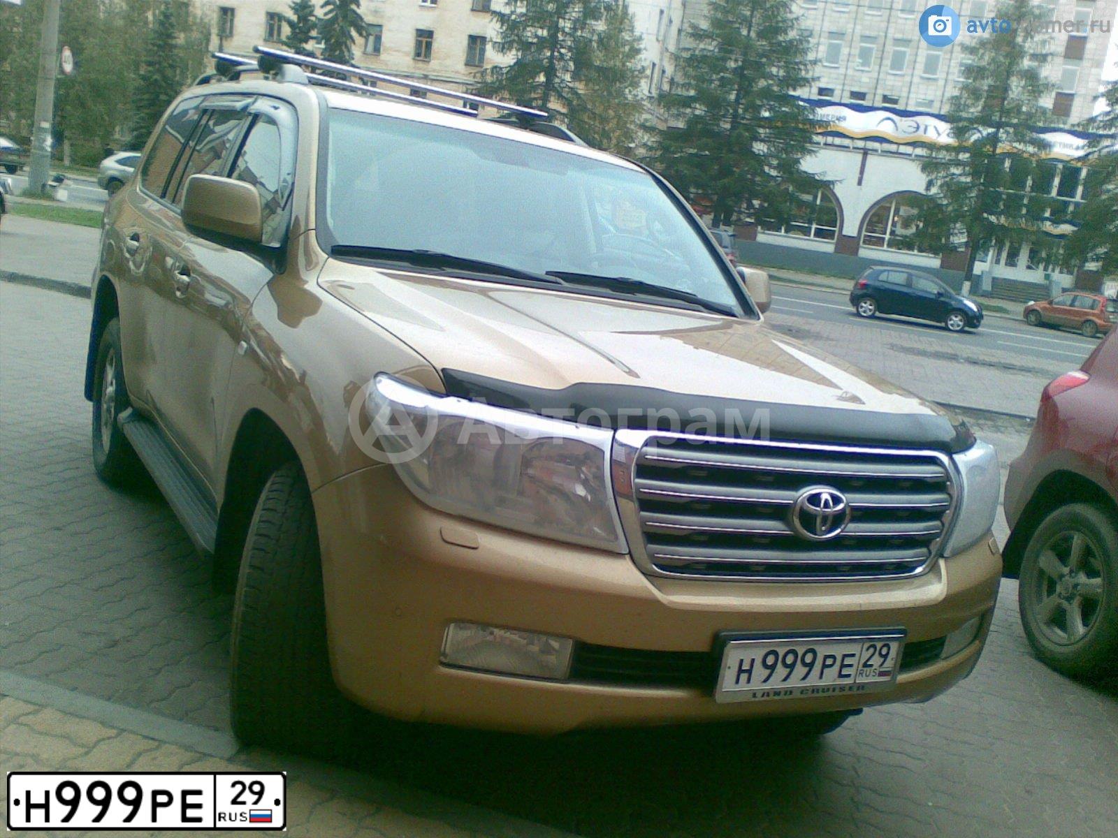 Фото автомобиля TOYOTA LANDCRUISER 200, 2008 — госномер Н999РЕ29. Цвет: ЗОЛОТИСТЫЙ