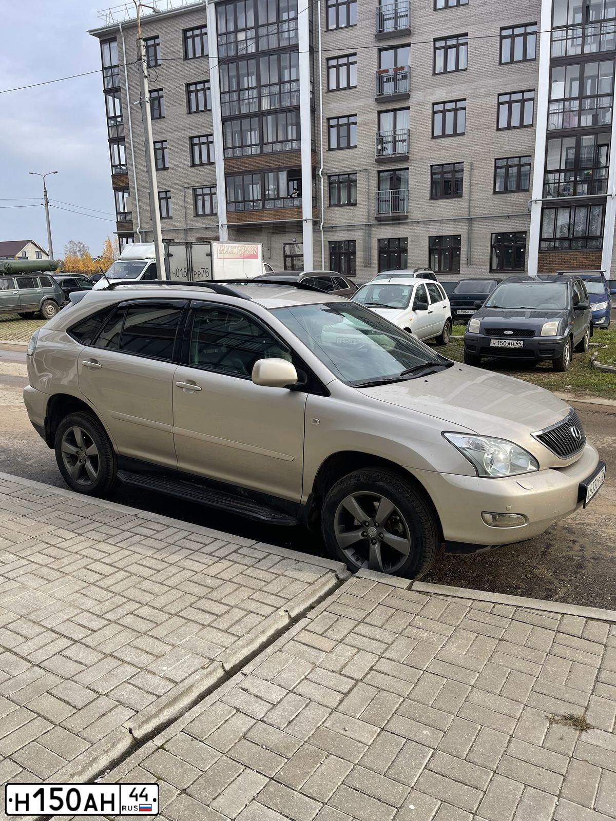 Фото автомобиля FORD FUSION, 2004 — госномер М074АС76. Цвет: белый(серый)