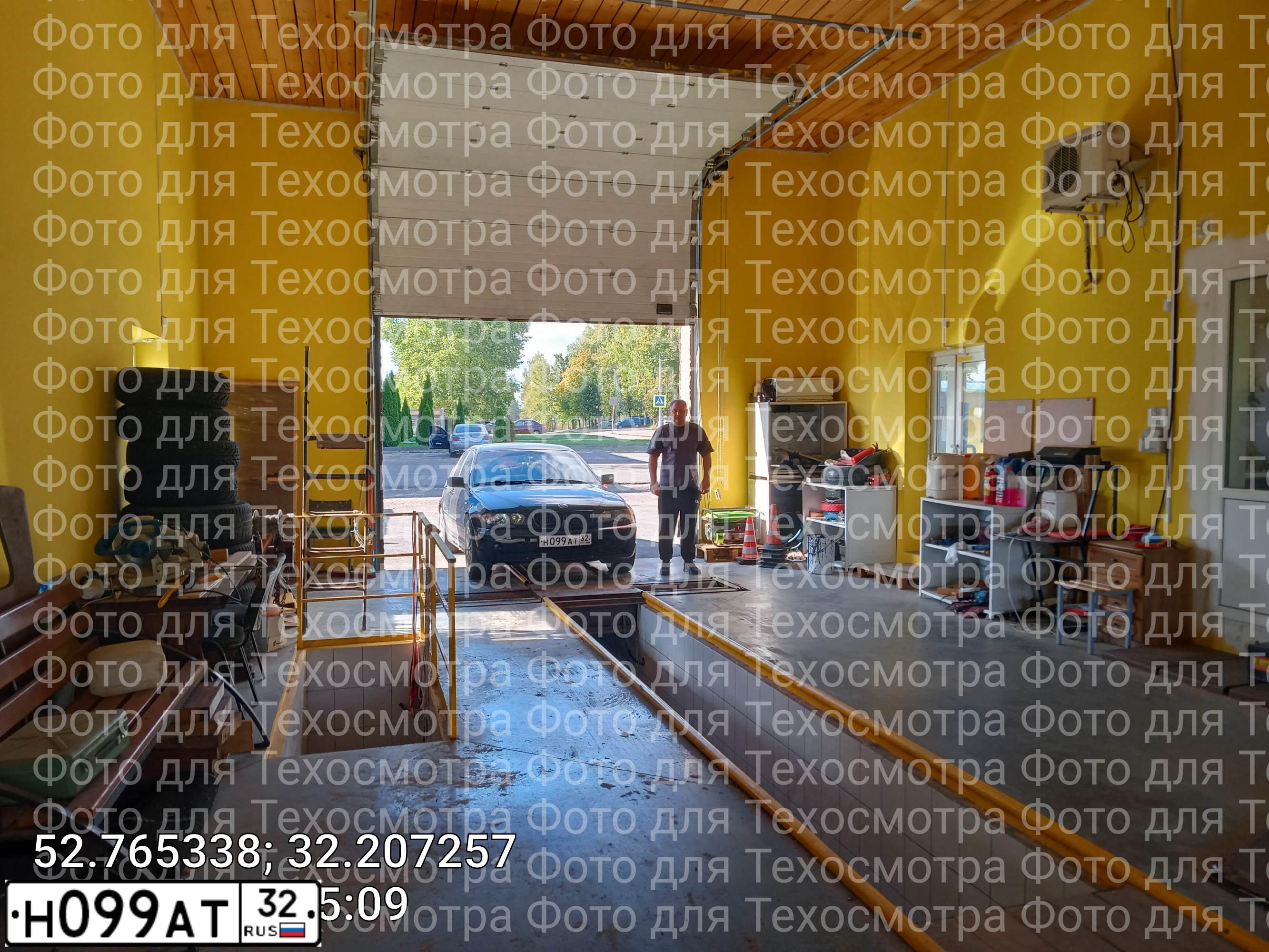 Фото автомобиля BMW 318I, 2004 — госномер У463ВН198. Цвет: ЧЕРНЫЙ