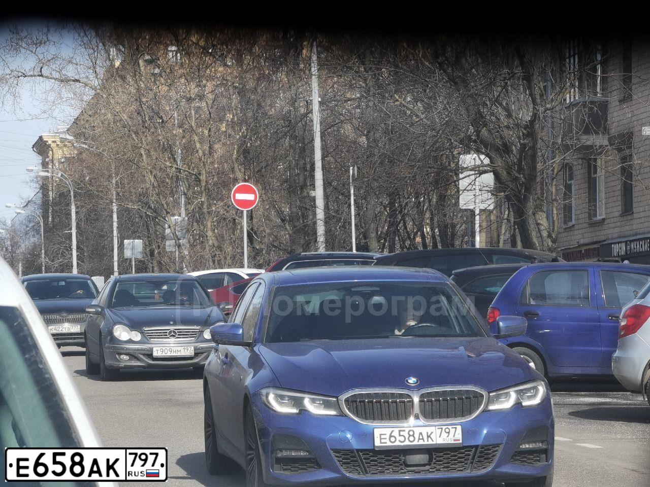 Фото автомобиля BMW SERIE 3, 2020 — госномер Е658АК797. Цвет: синий