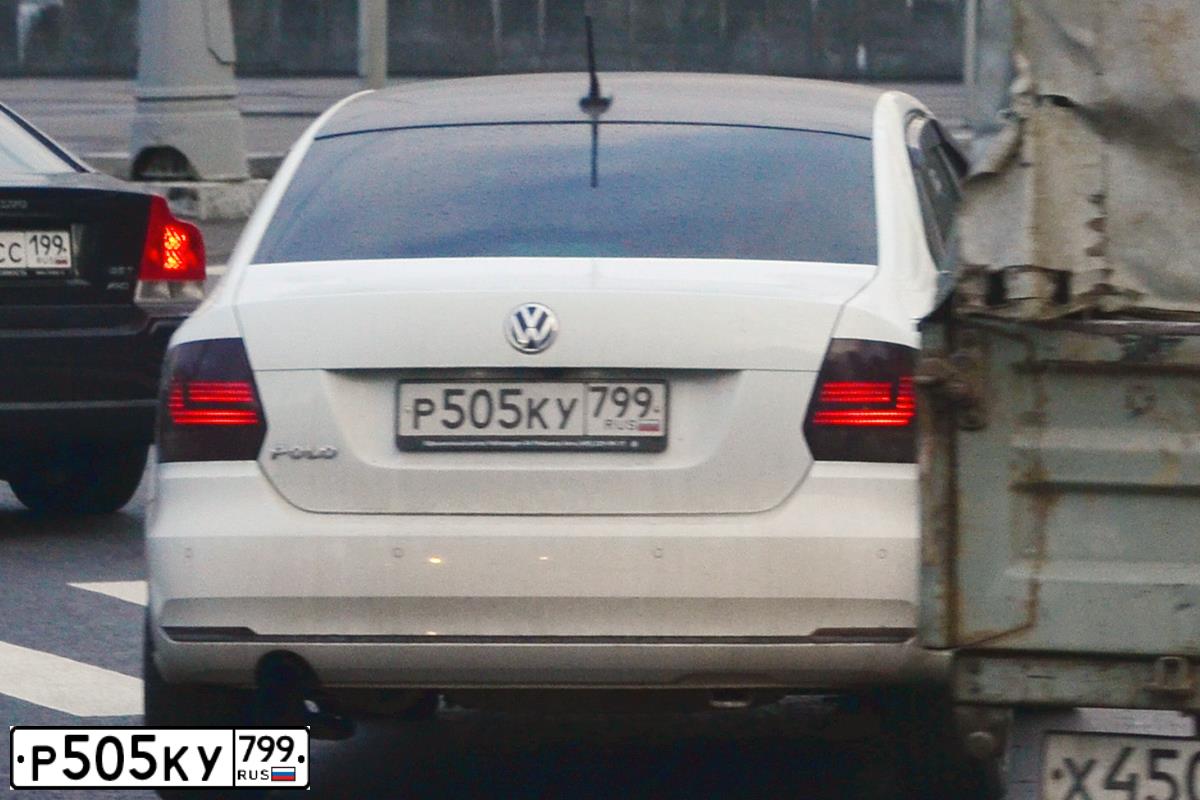 Фото автомобиля VOLKSWAGEN POLO, 2018 — госномер Р505КУ799. Цвет: Белый