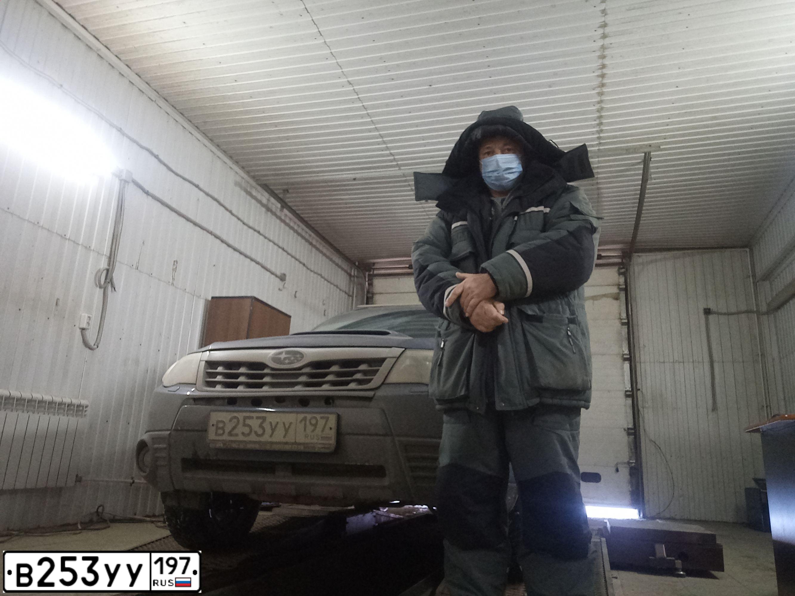 Фото автомобиля SUBARU FORESTER, 2012 — госномер Е656КО138. Цвет: синий