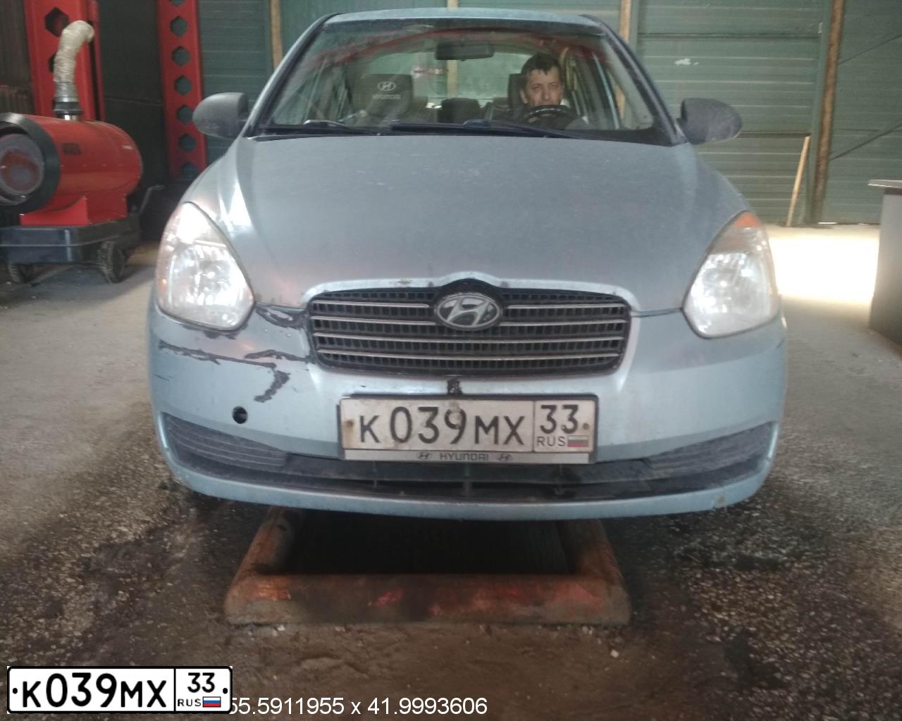 Фото автомобиля HYUNDAI VERNA, 2008 — госномер К039МХ33. Цвет: СВЕТЛО-ГОЛУБОЙ