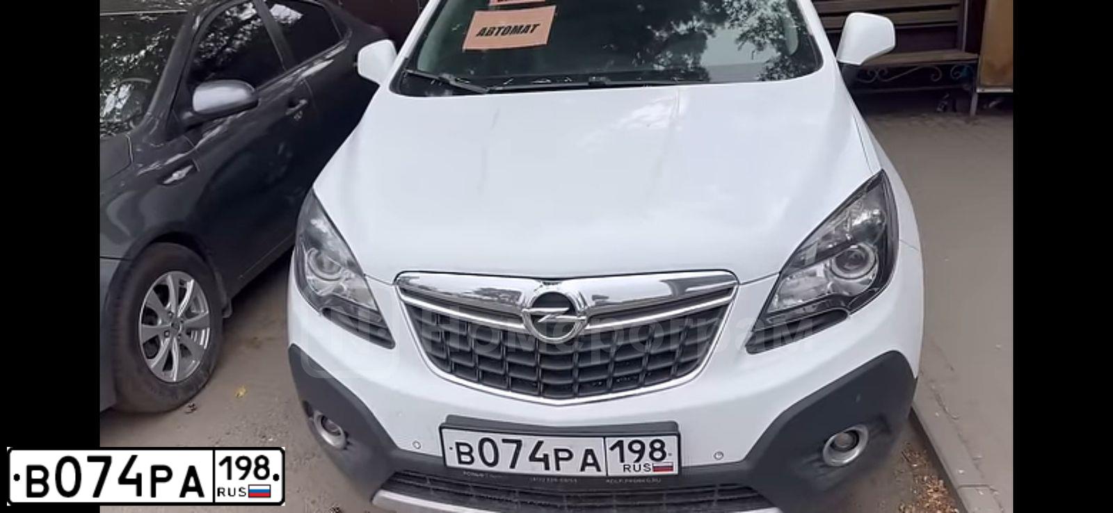 Фото автомобиля OPEL MOKKA, 2013 — госномер А230ВР777. Цвет: Белый