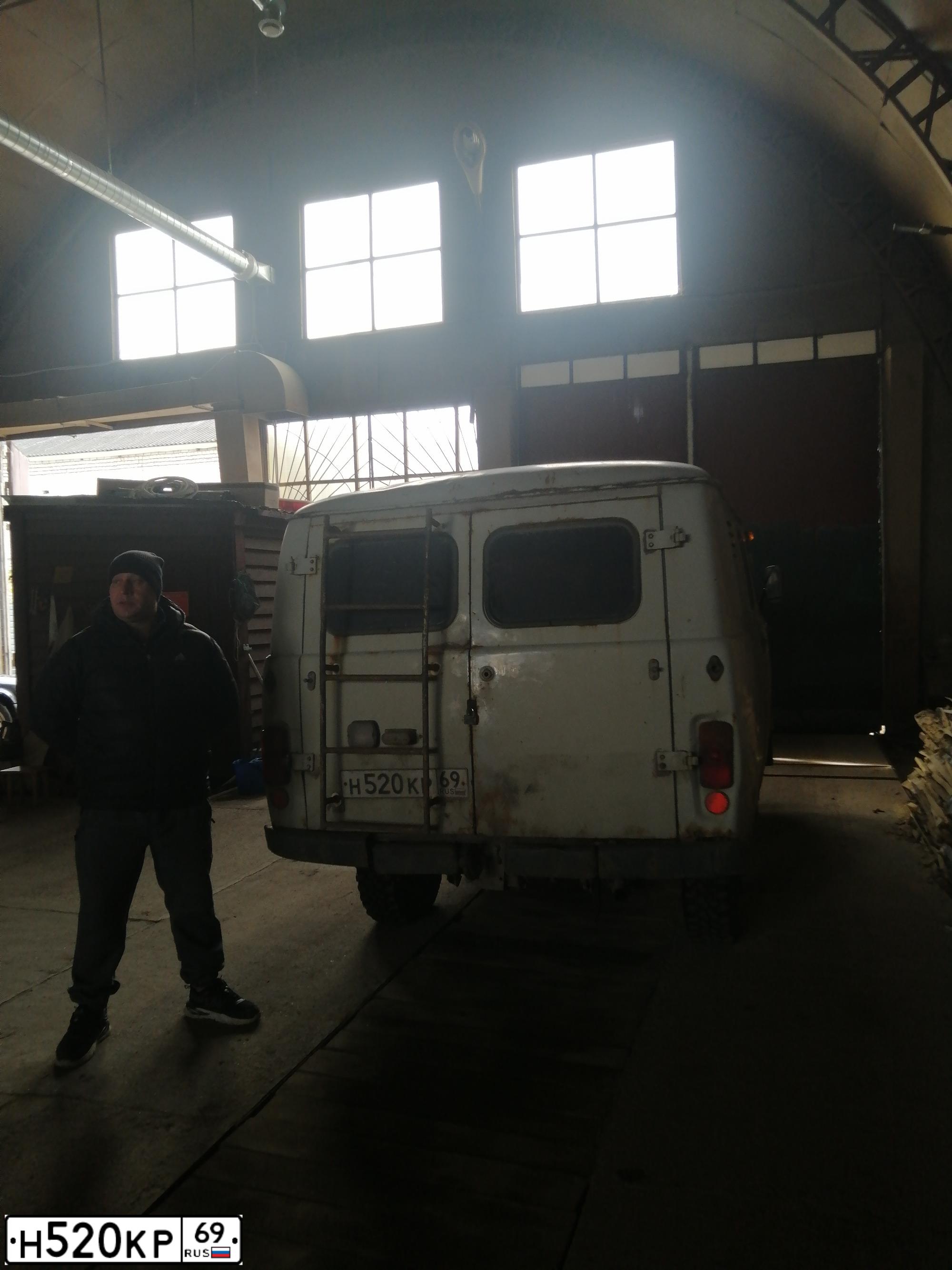 Фото автомобиля UAZ 3741, 2006 — госномер Н520КР69. Цвет: БЕЛАЯ НОЧЬ