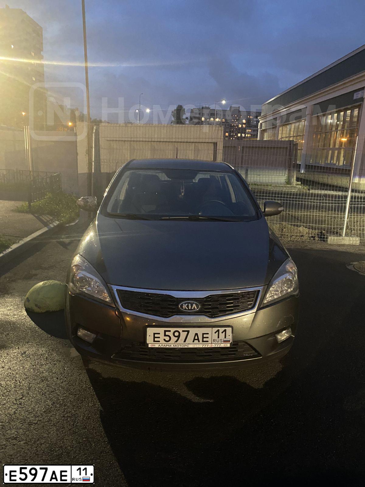 Фото автомобиля KIA CEE'D, 2010 — госномер А624АН178. Цвет: СЕРЕБРИСТЫЙ