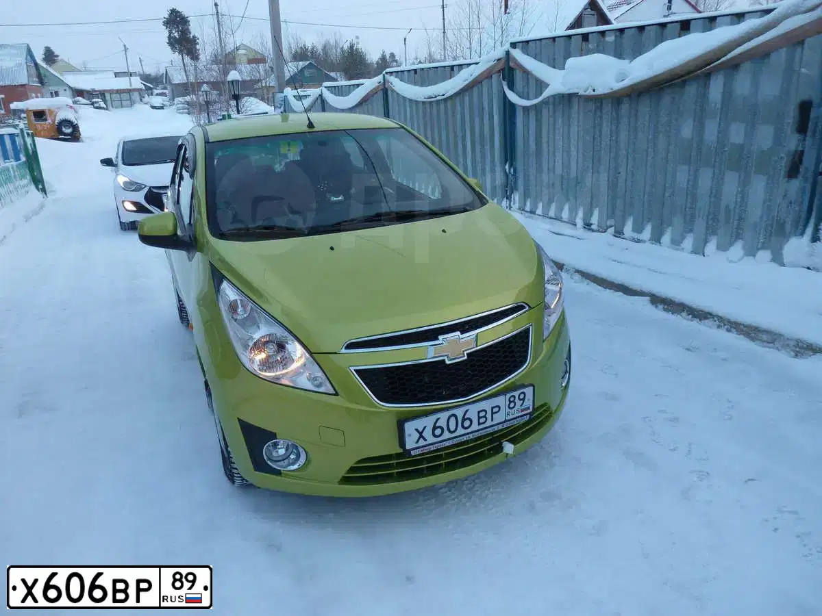 Фото автомобиля NISSAN JUKE, 2014 — госномер Х606ВР89. Цвет: КРАСНЫЙ