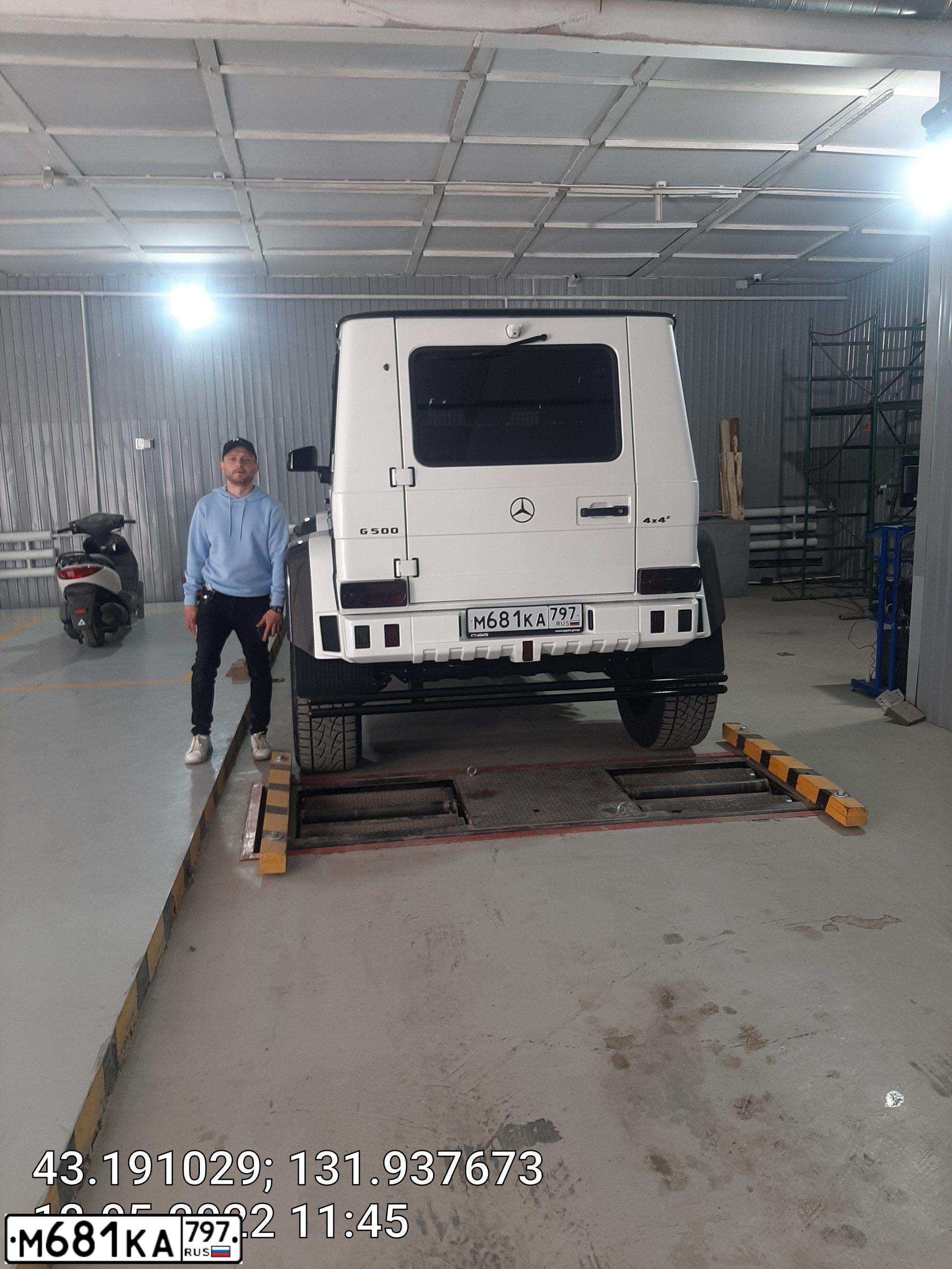 Фото автомобиля MERCEDES G-KLASSE, 2015 — госномер С148ВС799. Цвет: Белый