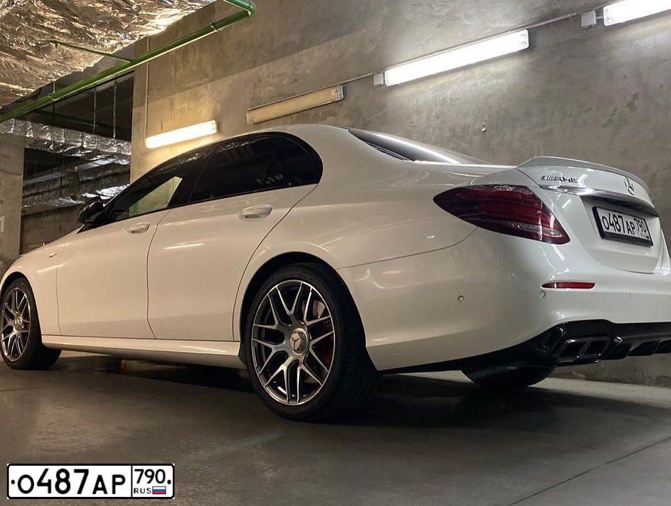 Фото автомобиля MERCEDES E-KLASSE, 2016 — госномер О900УА99. Цвет: Белый